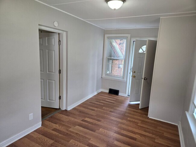 Foto del edificio - 6415 Perry Dr