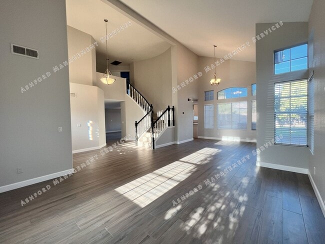 Foto del edificio - RAY RANCH 4 BEDROOMS 3 BATH WITH POOL AND SPA IN LARGE YARD