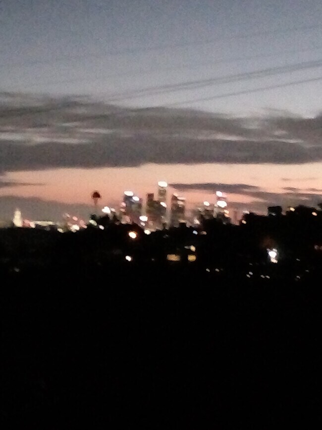 Foto del edificio - 421 Mavis Dr