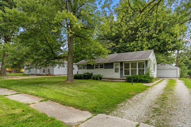 Building Photo - COMING SOON! 3 BEDROOM HOME!