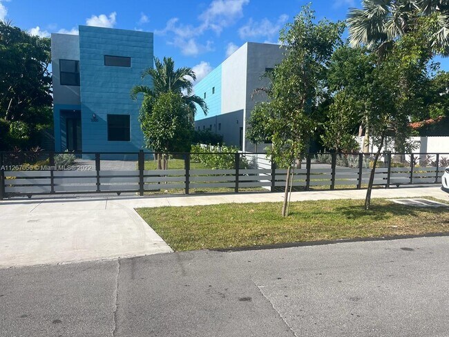 Building Photo - 2320 SW SW 14 Street  2320 Miami Fl 33145