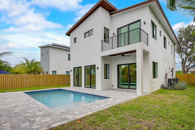 Building Photo - 1517 N Lakeside Dr