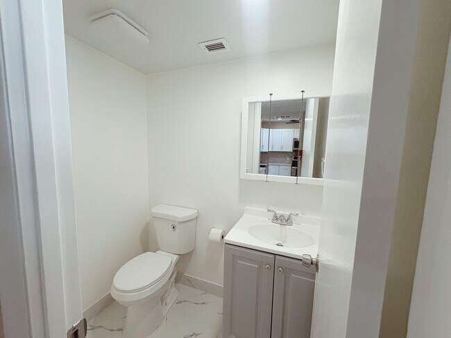 Foto del edificio - 2025 NE 164th St