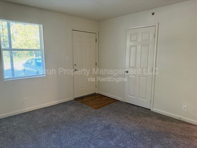 Building Photo - 516 E Red Bud Rd