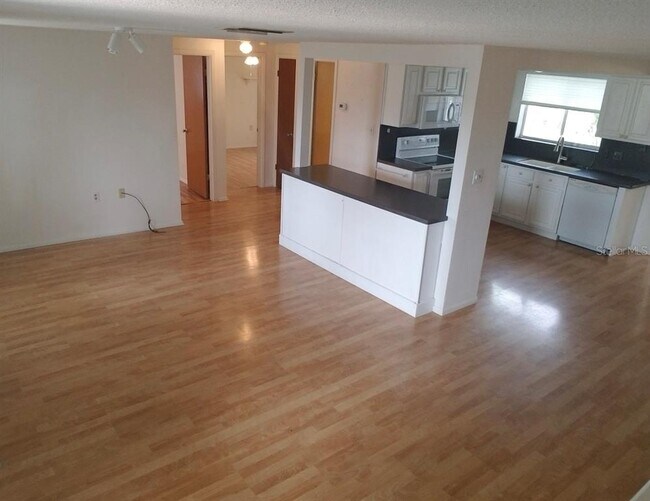 Foto del edificio - 10140 Glen Moor Ln