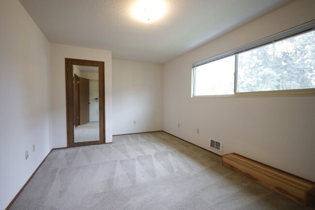 Building Photo - 314 N 134th St
