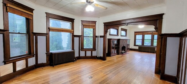 Dining room - 681 Lawson Ave E