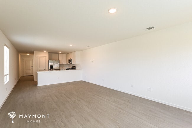 Building Photo - 2404 Shady Grv