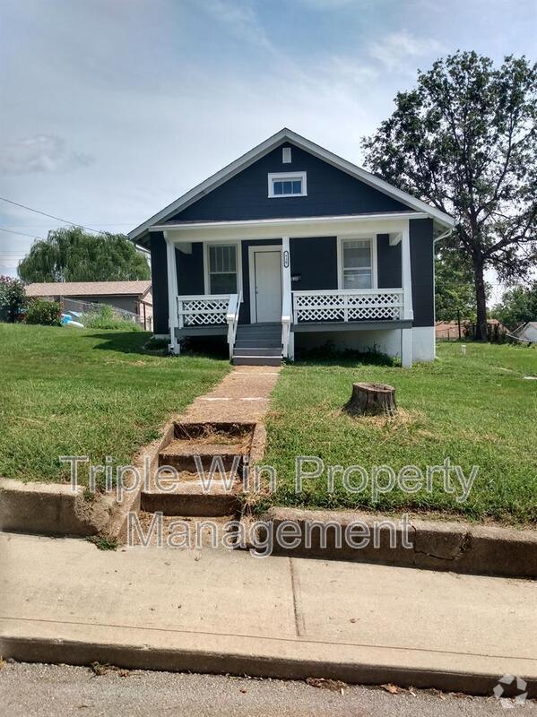 Building Photo - 830 Warne St