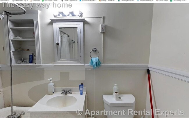 Building Photo - 14 Centre St