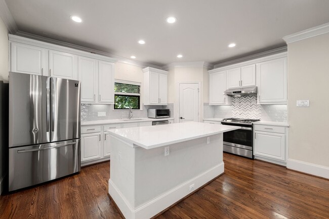 Building Photo - 1353 Studer St