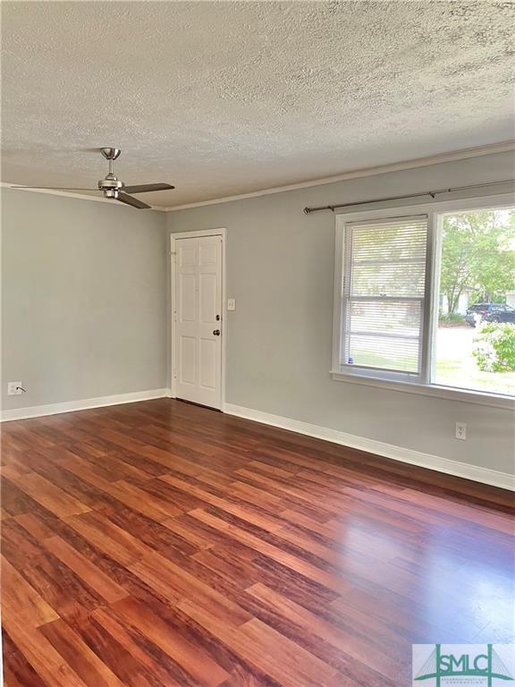Foto del edificio - 2374 Pinetree Rd