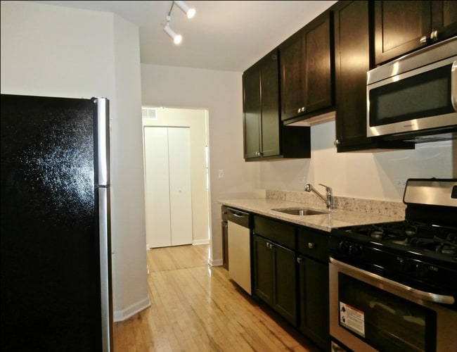 Building Photo - 3123 W Lawrence Ave
