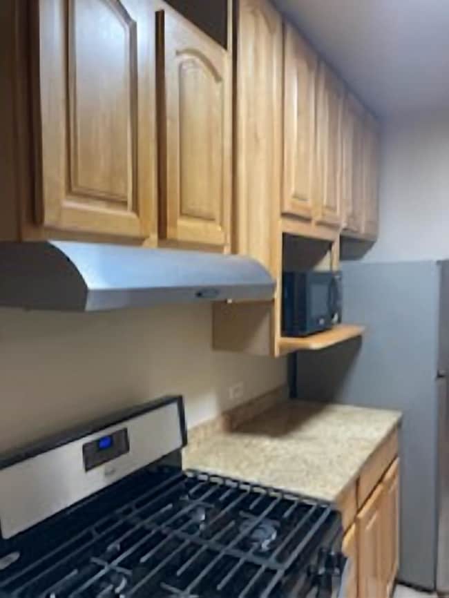 Kitchen - 7303 N Wolcott Ave