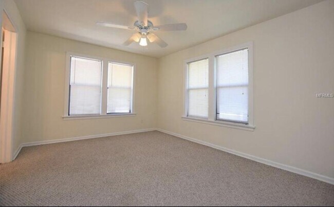 Building Photo - 927 Ave Z NW - Unit B