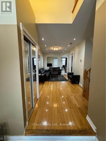 Building Photo - 866 Khan Crescent