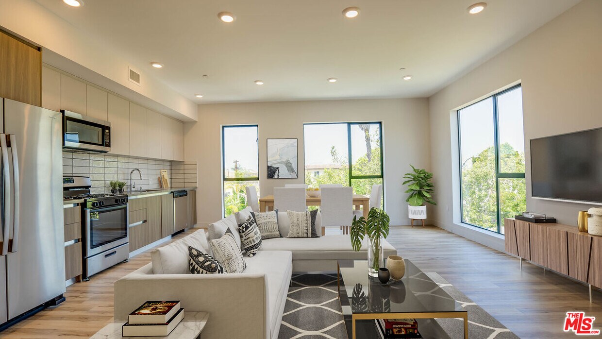 Foto principal - 1540 S Hayworth Ave