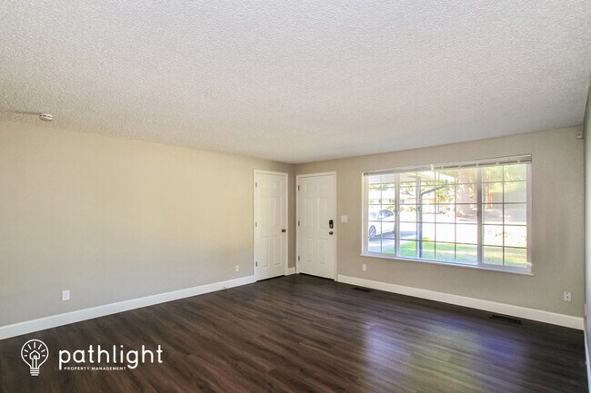 Building Photo - 2037 Ponderosa Dr SE