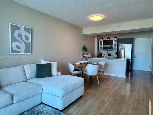 Foto del edificio - 333 NE 24th St