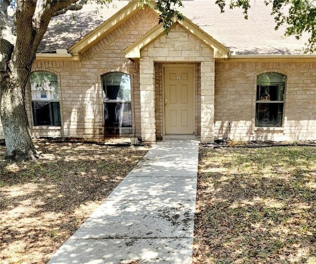 Building Photo - 2402 Tahiti Dr
