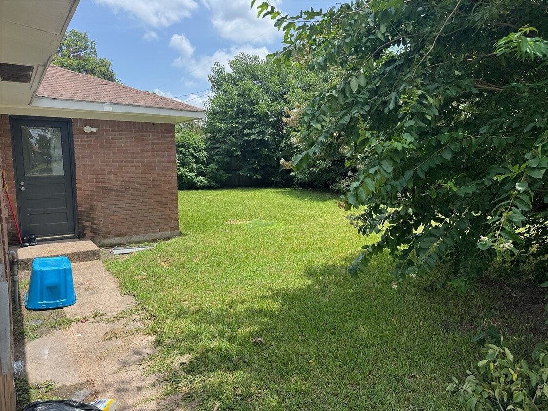 Building Photo - 217 W Twickenham Trail