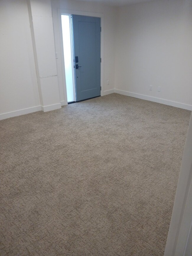 Building Photo - Charming Basement Unit for Rent in West Jo...