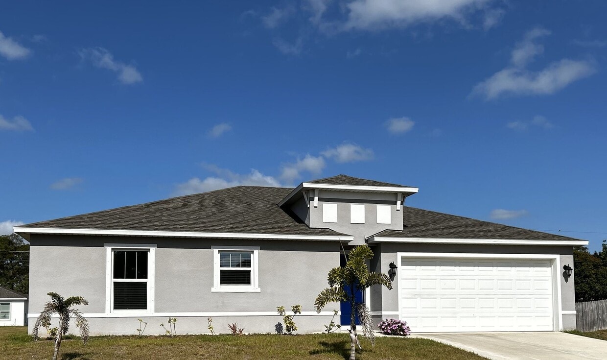 Primary Photo - STUNNING 3/2 HOME Palm Bay
