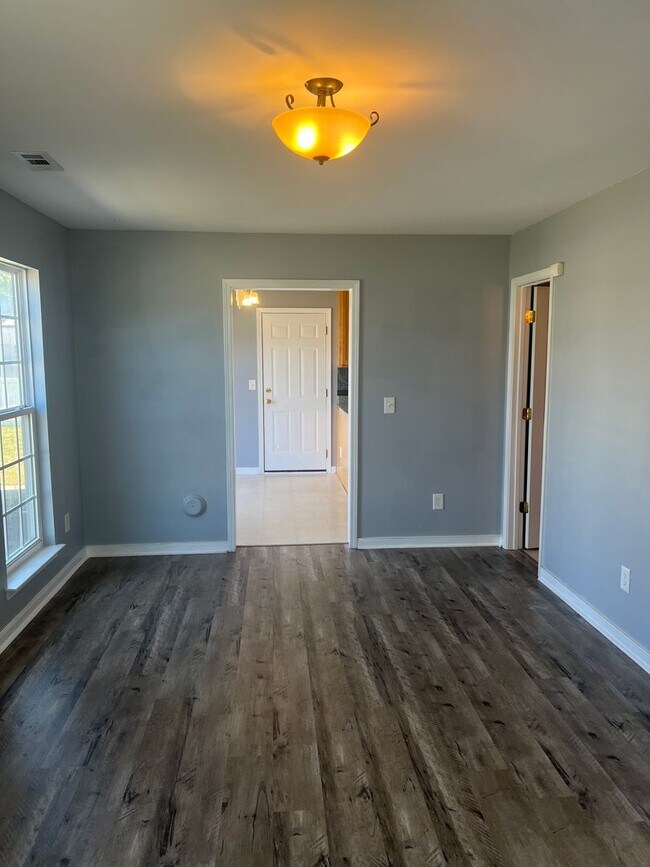 Building Photo - This Large 4Bdrm, 2.5bths house is located...