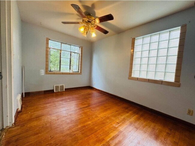 Foto del edificio - 43 Howard Ave