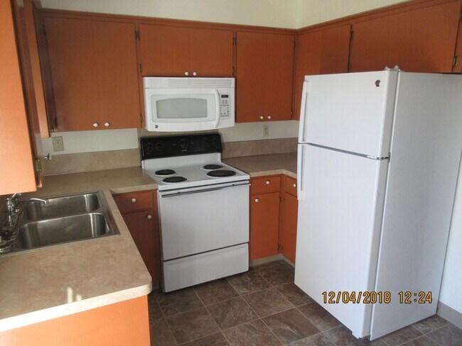 Building Photo - (917) 27th Street Duplex - 2 Bedroom / 1 Bathroom - Albany Duplex ***PET FRIENDLY