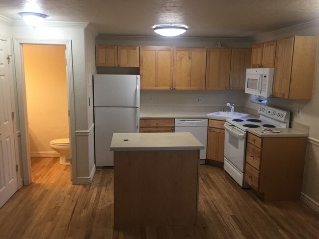 Building Photo - CHEESMAN PARK! TWO STORY CONDO! ADDITIONAL...