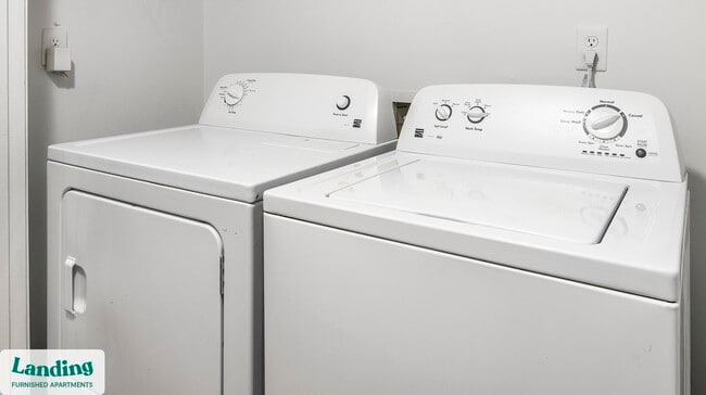 Building Photo - 925 Canterbury Rd NE