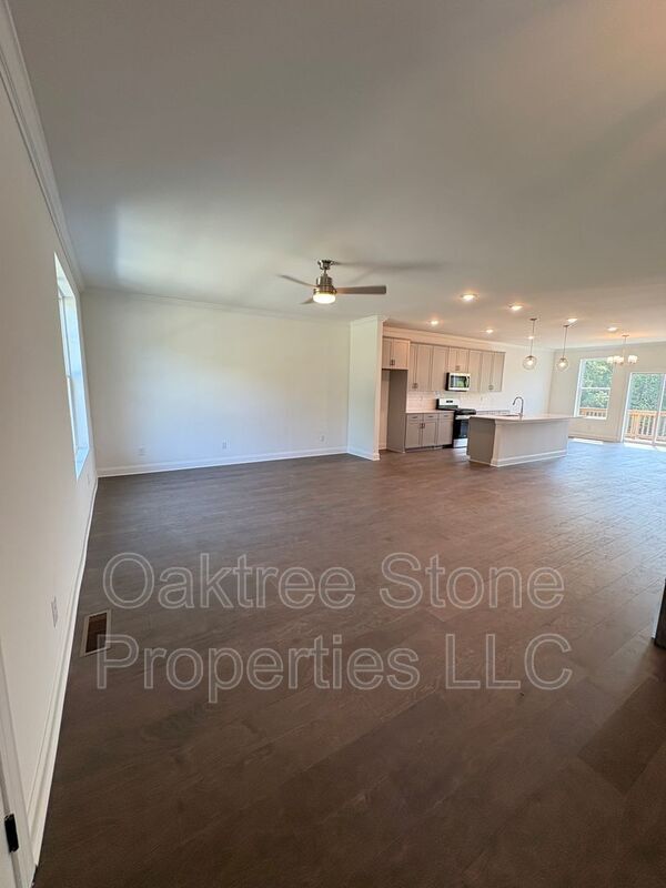 Foto del edificio - 634 Grove Glen Ct