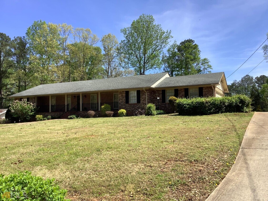 8844 Vansant St, Douglasville, GA 30134 House Rental in Douglasville