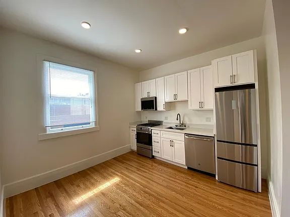 Building Photo - "Charming 1-Bedroom Oasis in the Heart of San Francisco!"