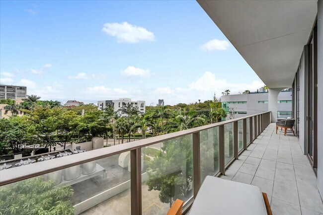 Foto del edificio - 2678 Tigertail Ave