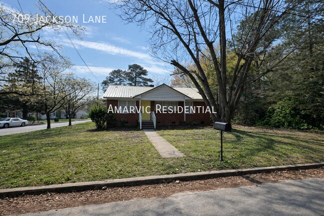 Foto del edificio - 709 Jackson Ln