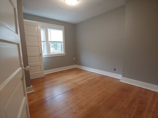 Foto del edificio - 616-618 Spear Ave