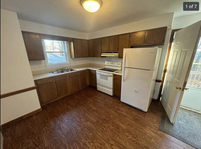Kitchen - 713 Haverhill Rd