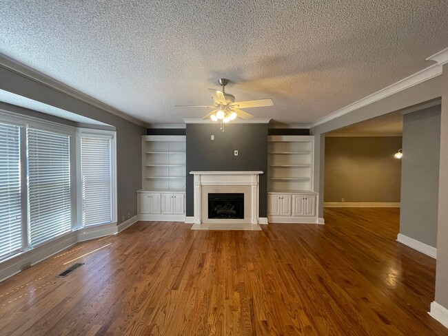 Building Photo - 175 Corbin Ave