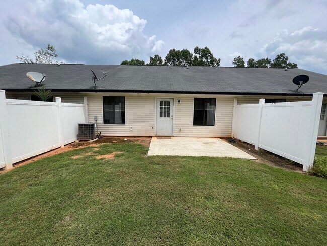 Building Photo - 4003 Hidden Hollow Dr