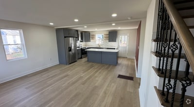 Building Photo - 805 Kenyon Ln