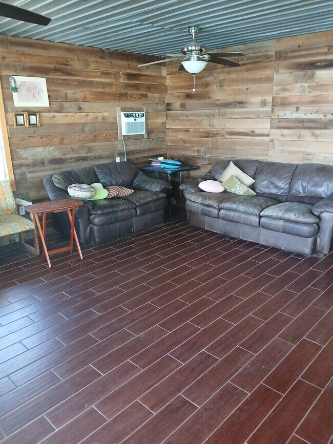 Foto del edificio - 1445 Waterway Ln