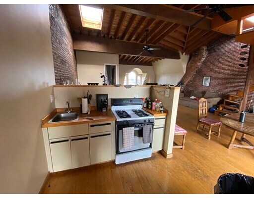 Foto del edificio - 527 Massachusetts Ave