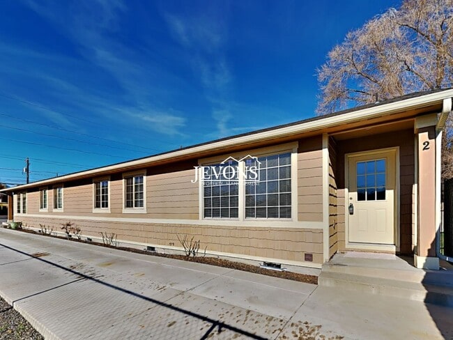 Building Photo - Spacious 3-Bedroom, 2-Bathroom Apartment in Central Yakima