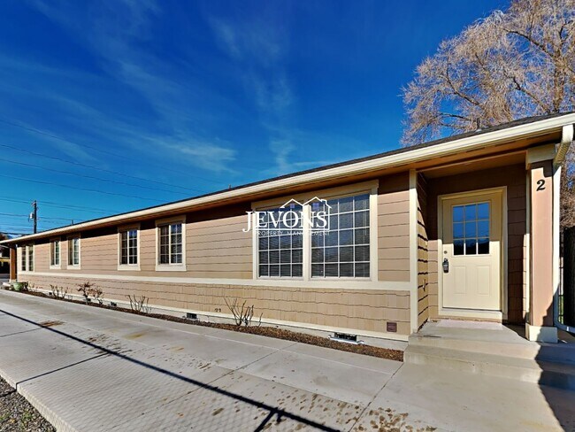 Foto del edificio - Spacious 3-Bedroom, 2-Bathroom Apartment in Central Yakima