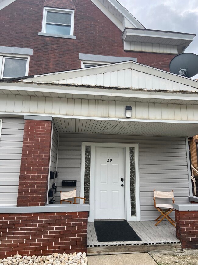 Foto del edificio - 39 Maple Ave