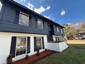 Building Photo - 402 Tresvant Dr