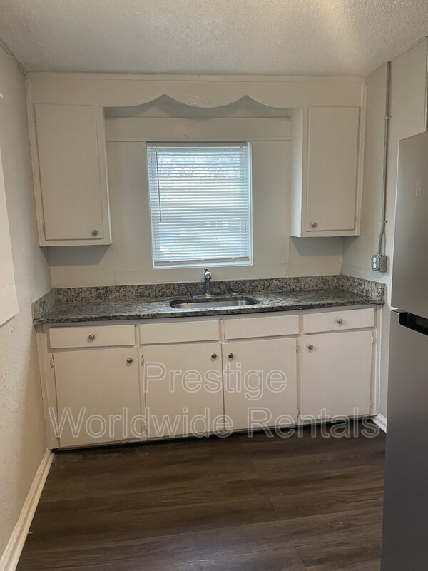 Building Photo - 1034 Brooks Rd