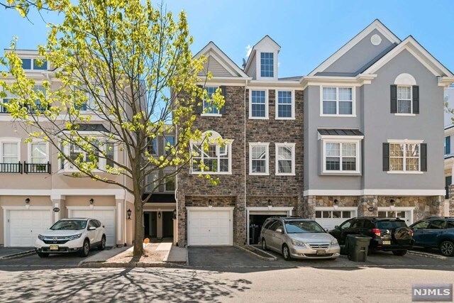 Primary Photo - 21 Devonshire Dr